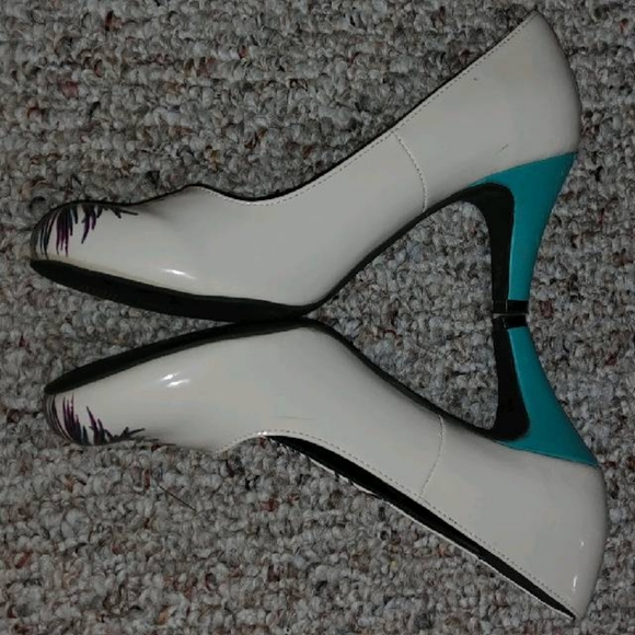 T.U.K Peacock Feather pumps - Picture 7 of 9